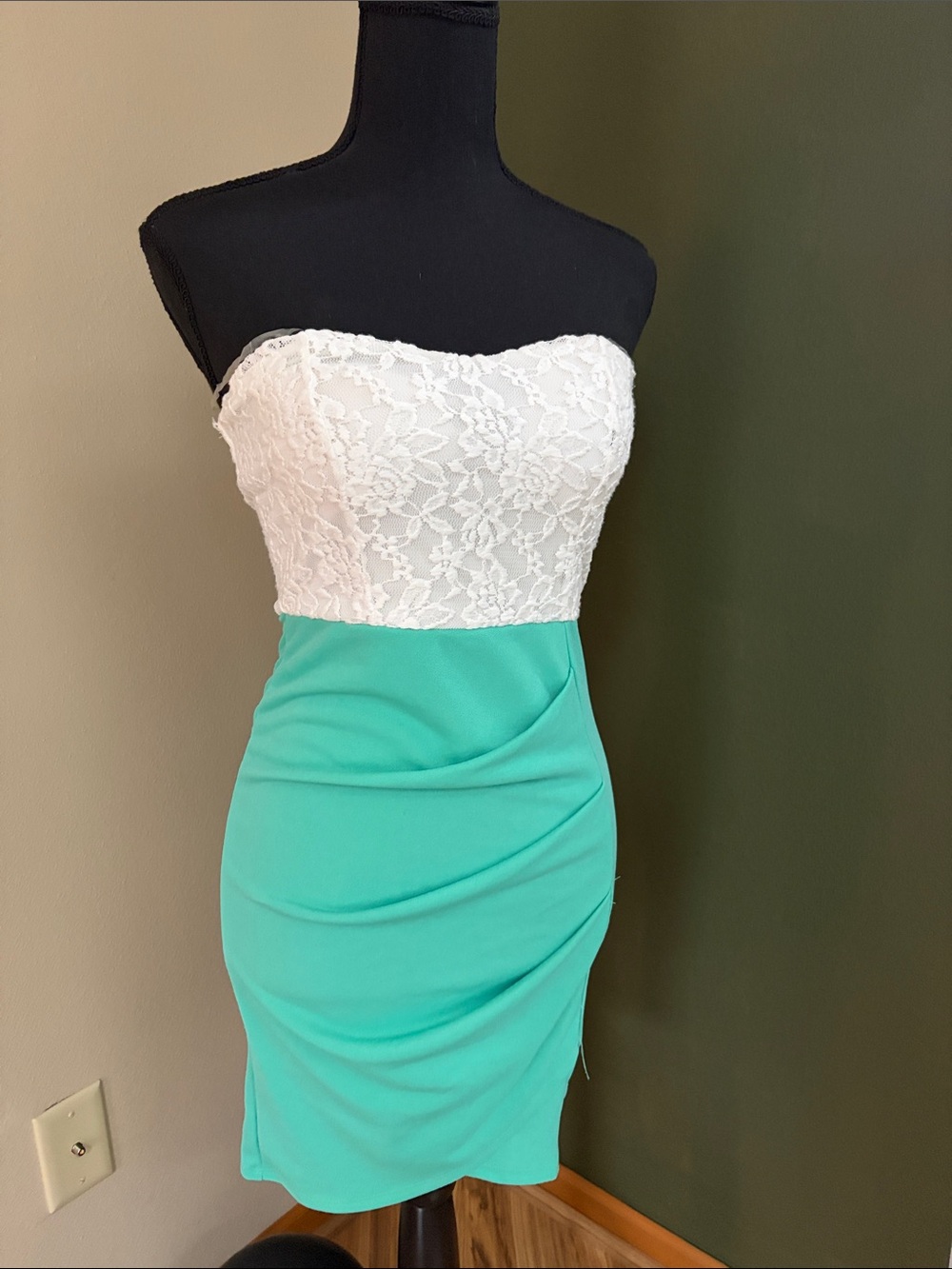 New Mode Strapless Lace Bodice Sheath Dress in White & Mint